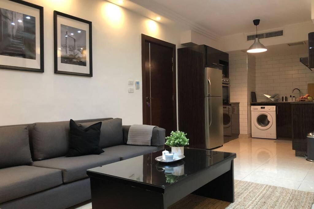 Luxury Apartment In Awesome Location In Amman Exterior photo